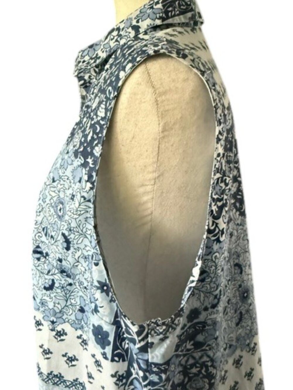 Woman Within Perfect Sleeveless Shirt French Blue Patched Paisley Plus 14/16 NWO - Picture 9 of 16